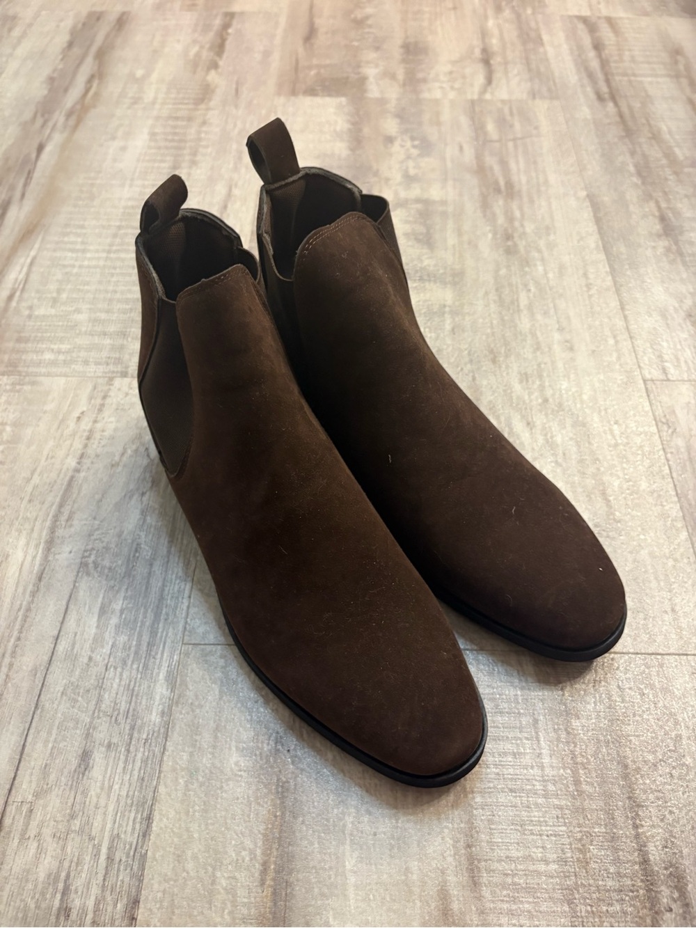 Conzuri Hamptons brown suede ankle boot size 9.5